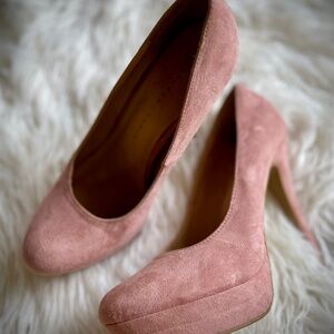 Ladies Pumps